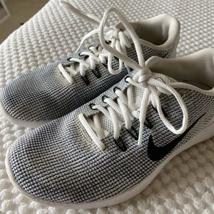 Nike Tennis Shoes
